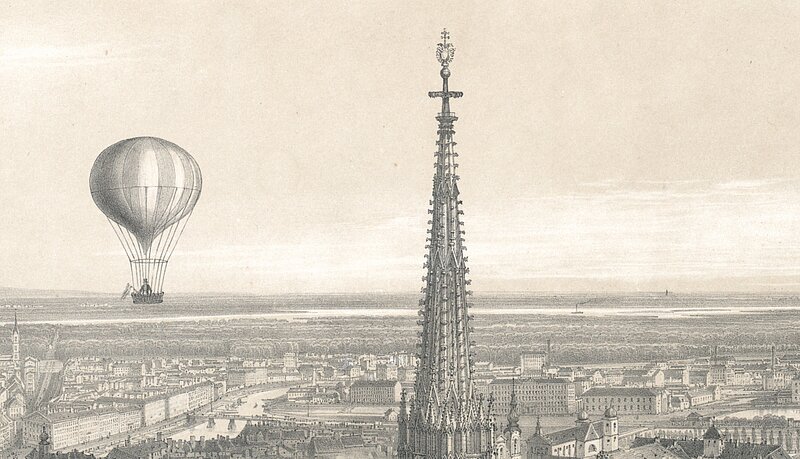 Zeichnung von Heißluftballon neben Kirchturm.