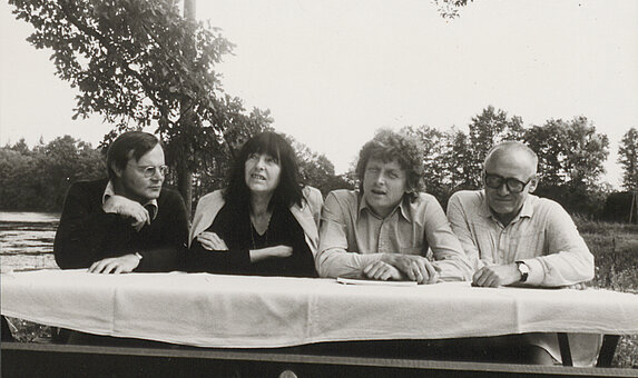 Wendelin Schmidt-Dengler mit Friederike Mayröcker, Alfred Kolleritsch und Ernst Jandl in Brunnsee/Stmk, 1970er Jahre